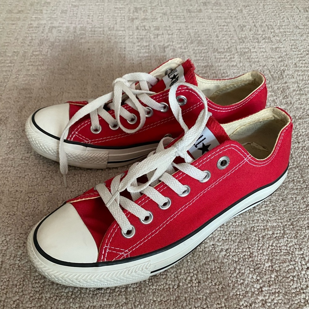 RED like new Converse Low Tops